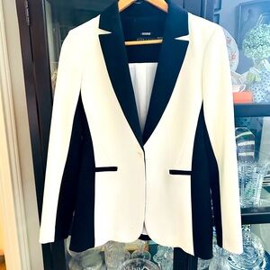 Alice + Olivia notched blazer. Size 4. Originally $725.